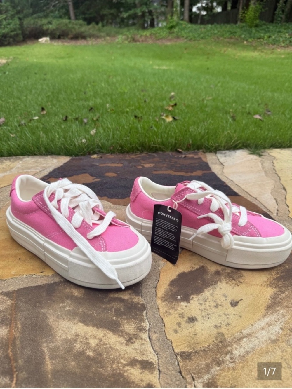 NWT Converse Women's size 6 Pink Platform Low-Top Sneakers with White Soles